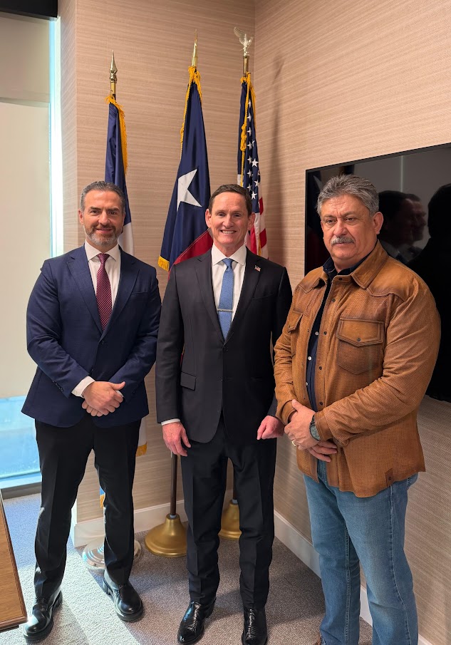 Inicia Adrián de la Garza gira de trabajo por Dallas, Texas