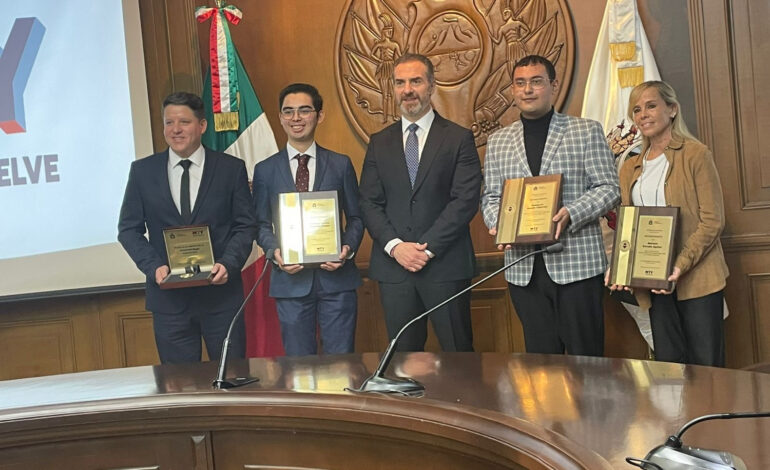 Entregan Medalla al Mérito de la Juventud Regia 2025