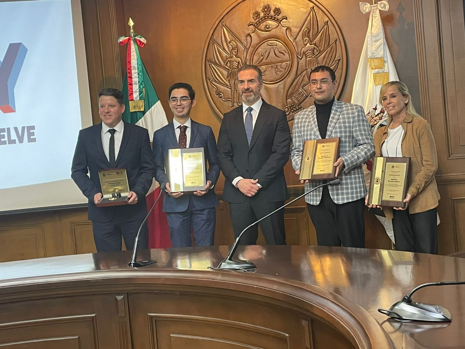 Entregan Medalla al Mérito de la Juventud Regia 2025