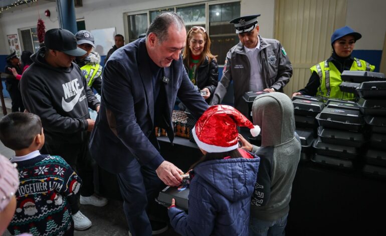 Enciende Secretaría de Seguridad Pública de San Pedro la Navidad en escuela de Los Pinos