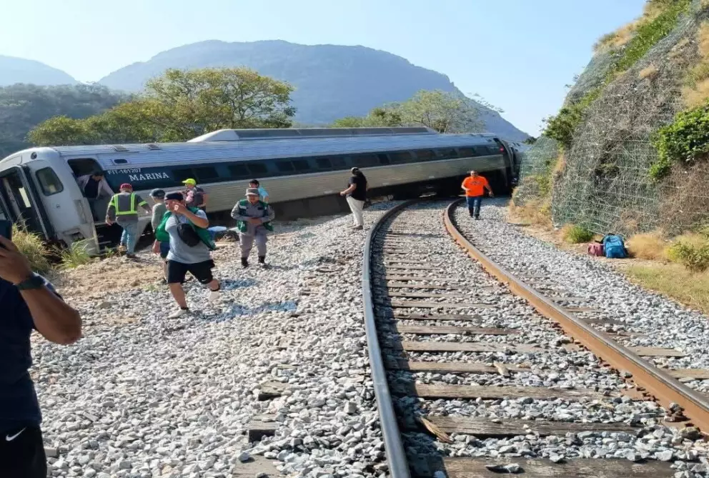 Saldo de 13 muertos y 98 heridos el descarrilamiento del Tren Transístmico, en Oaxc