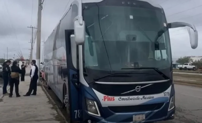 Asaltan a camión de pasajeros sobre la carretera SLP-Matehuala  se llevan un millón de pesos