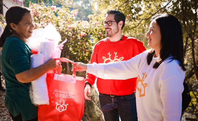 Apoya Santiago con 600 cenas navideñas a familias vulnerables