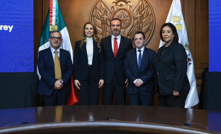 Entregan en Monterrey Medalla al Mérito Dr. Carlos Canseco edición 2025