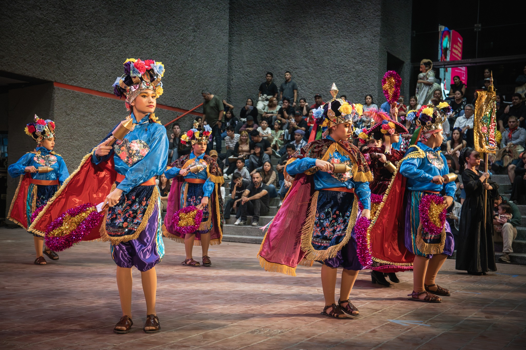 Llevan con sus danzas a descubrir el alma de México