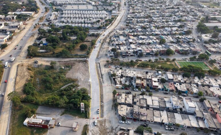 Beneficia Juárez a 100 mil habitantes con pavimentación de Camino a las Espinas