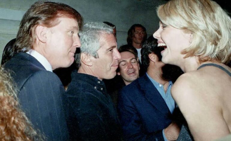 Ventanean a Trump con fotos rodeado de mujeres en la mansión de Jeffrey Epstein