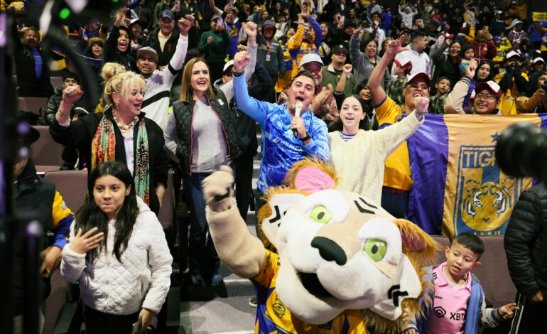 En un ambiente norteño, miles en García disfrutan final de Tigres con carnita asada