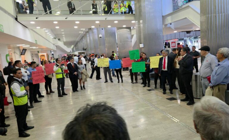 A pesar de las protestas la Marina no atiende demandas de permisionarios de taxis y busca acabar con ellos.