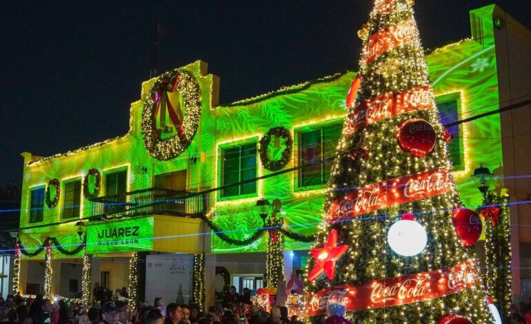Arranca la Navidad en Juárez con el encendido del pino navideño