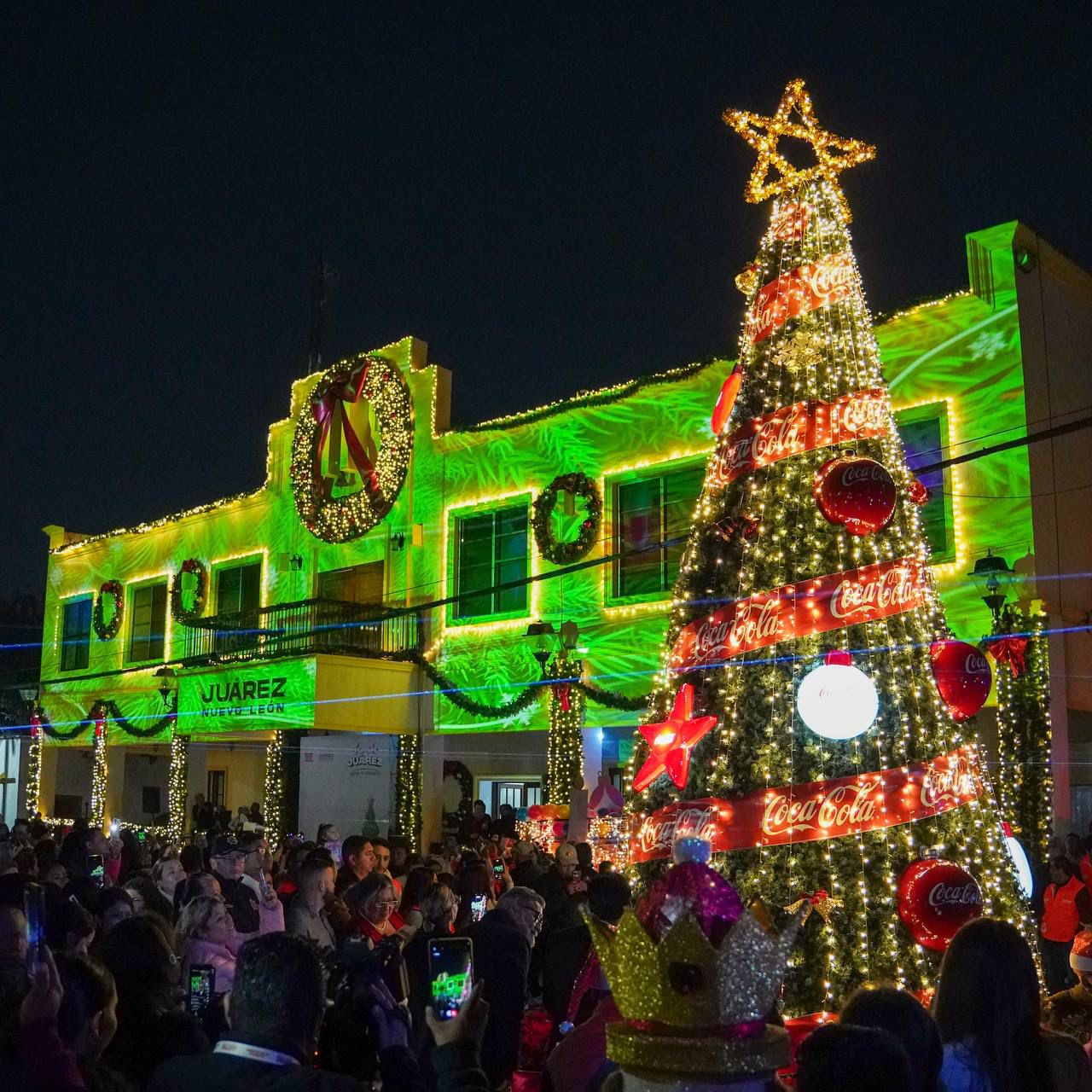 Arranca la Navidad en Juárez con el encendido del pino navideño
