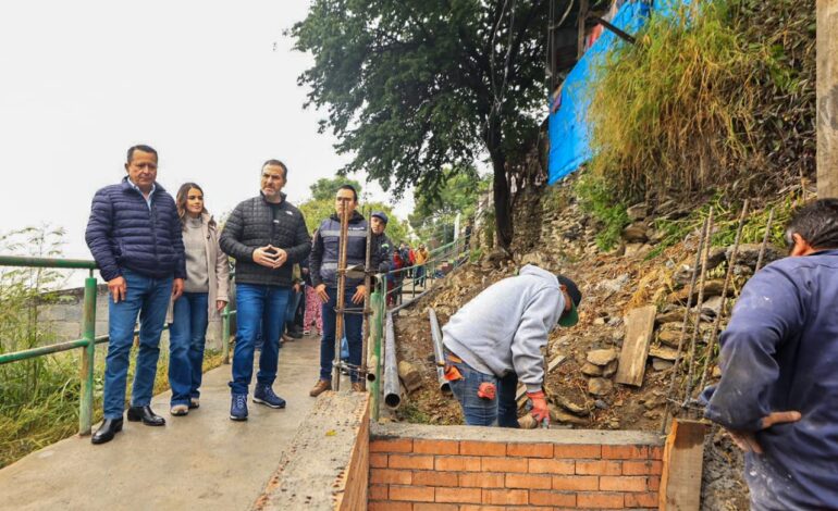 Entregan obras de movilidad y de servicios en la colonia Cerro de la Campana