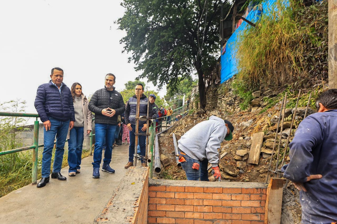 Entregan obras de movilidad y de servicios en la colonia Cerro de la Campana