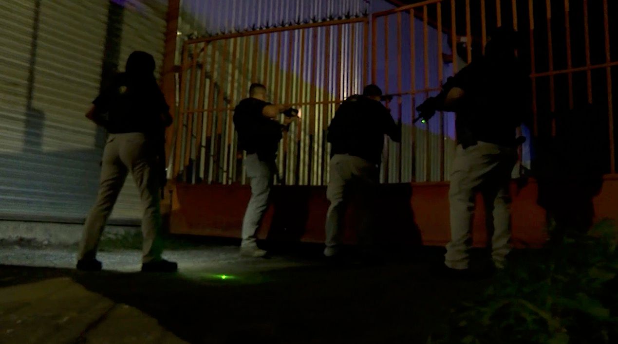 Ministeriales abaten a dos malandros durante enfrentamiento en Santiago, N.L.