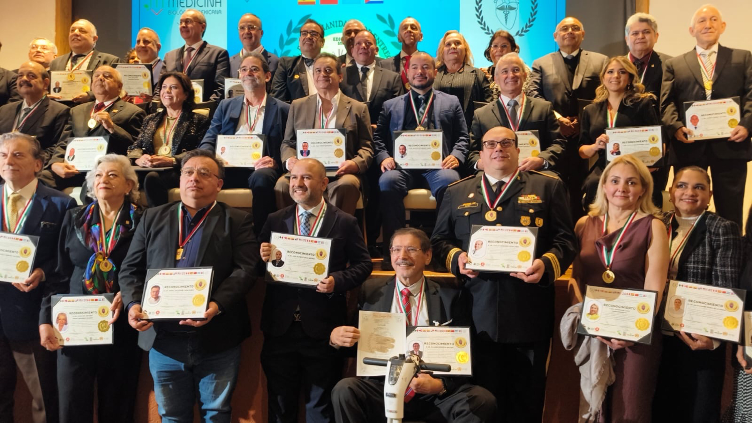 Conceden medalla Corazón Puro a la Salud 2025 a 37 profesionales