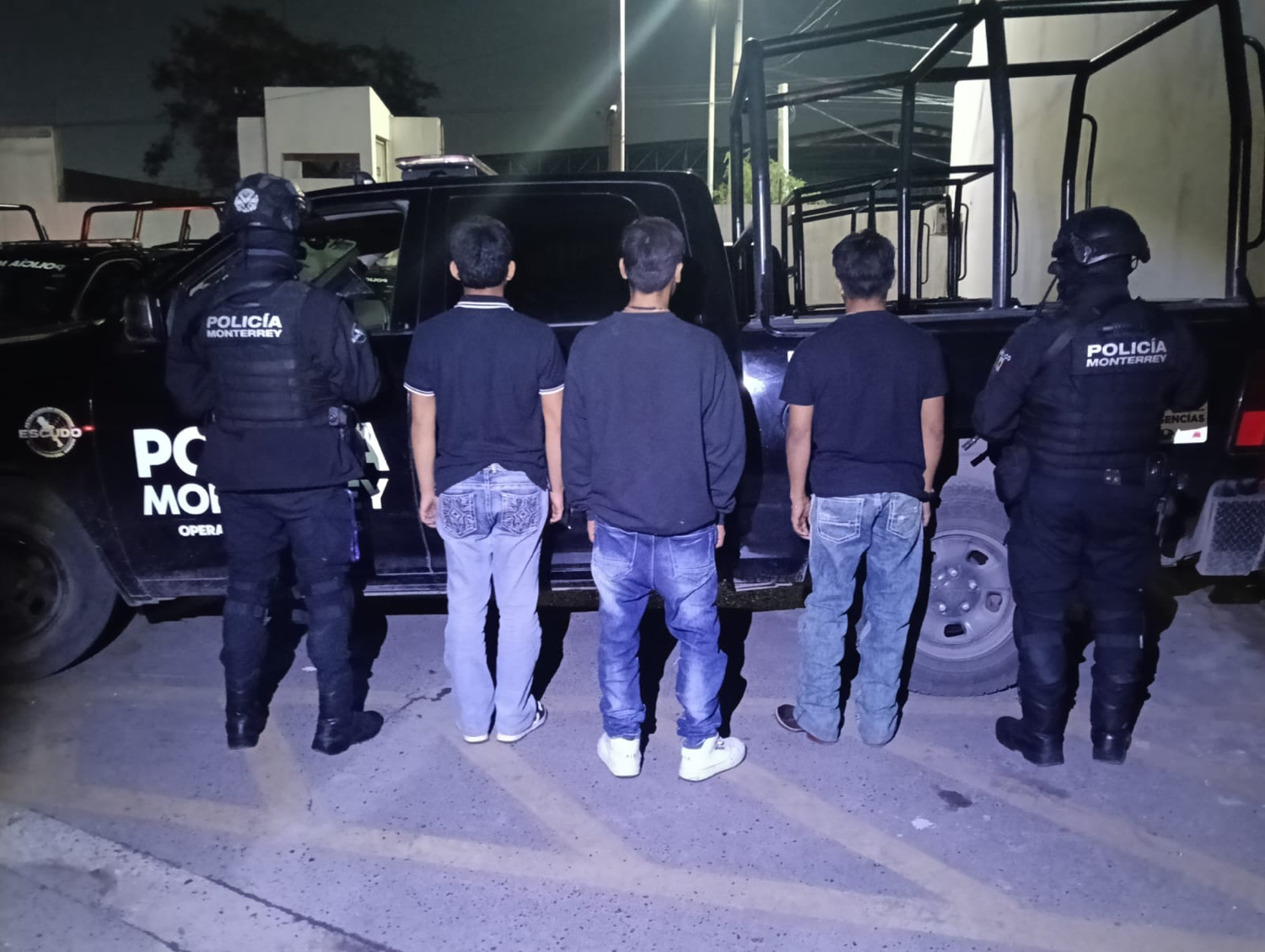 Güercos agarraban el pedernal en Disco Alameda; la Policía de Monterrey captura a los que les vendían