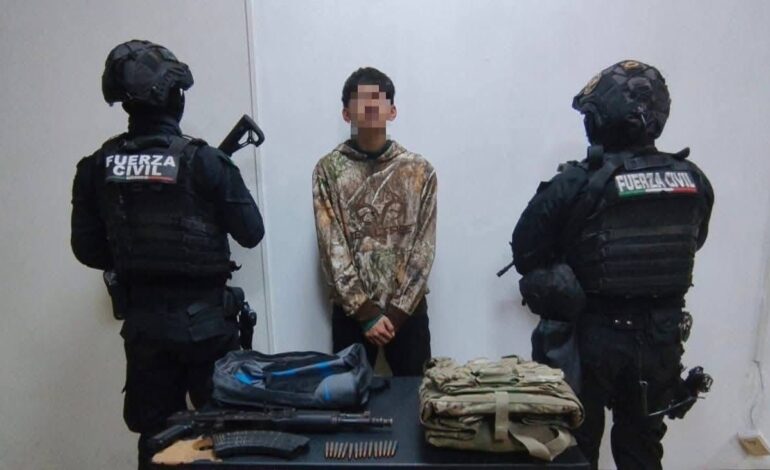 Tiene 17 años y ya carga un arma larga; Fuerza Civil lo detiene en Aramberri NL