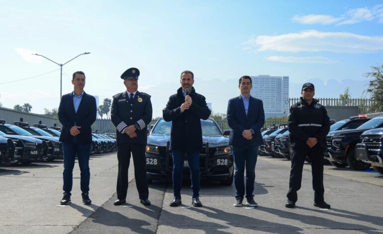 Entrega Adrián de la Garza nuevas unidades a la policía y moderniza el equipo de 50 patrullas 