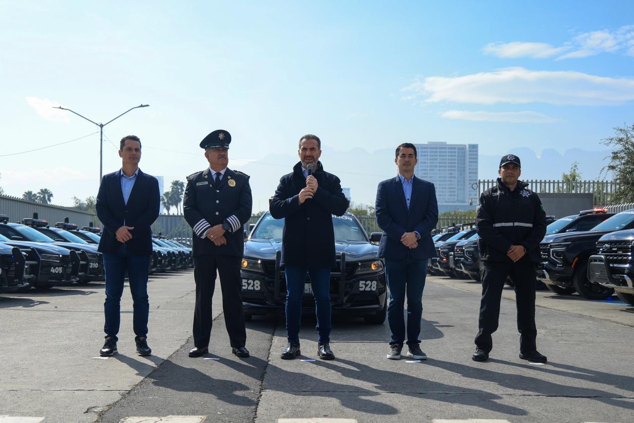 Entrega Adrián de la Garza nuevas unidades a la policía y moderniza el equipo de 50 patrullas 