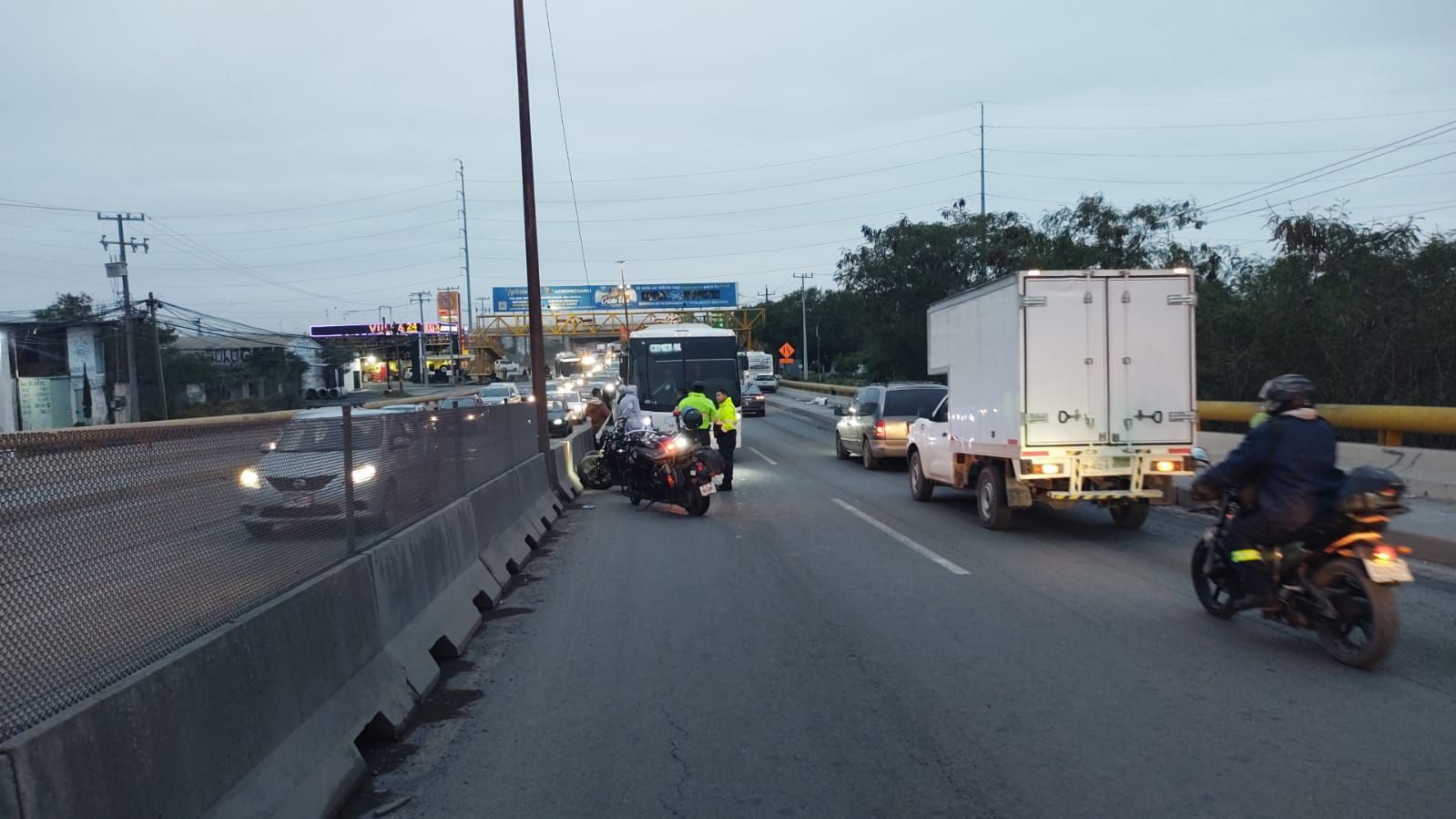 Al menos 70 heridos saldo de choque entre unidades de transporte en Escobedo, NL