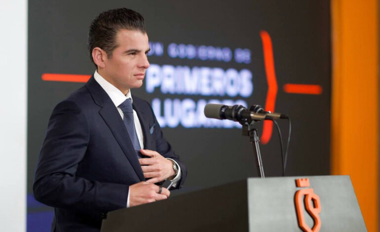 Reconoce Miguel Flores esfuerzos en educación durante 2025