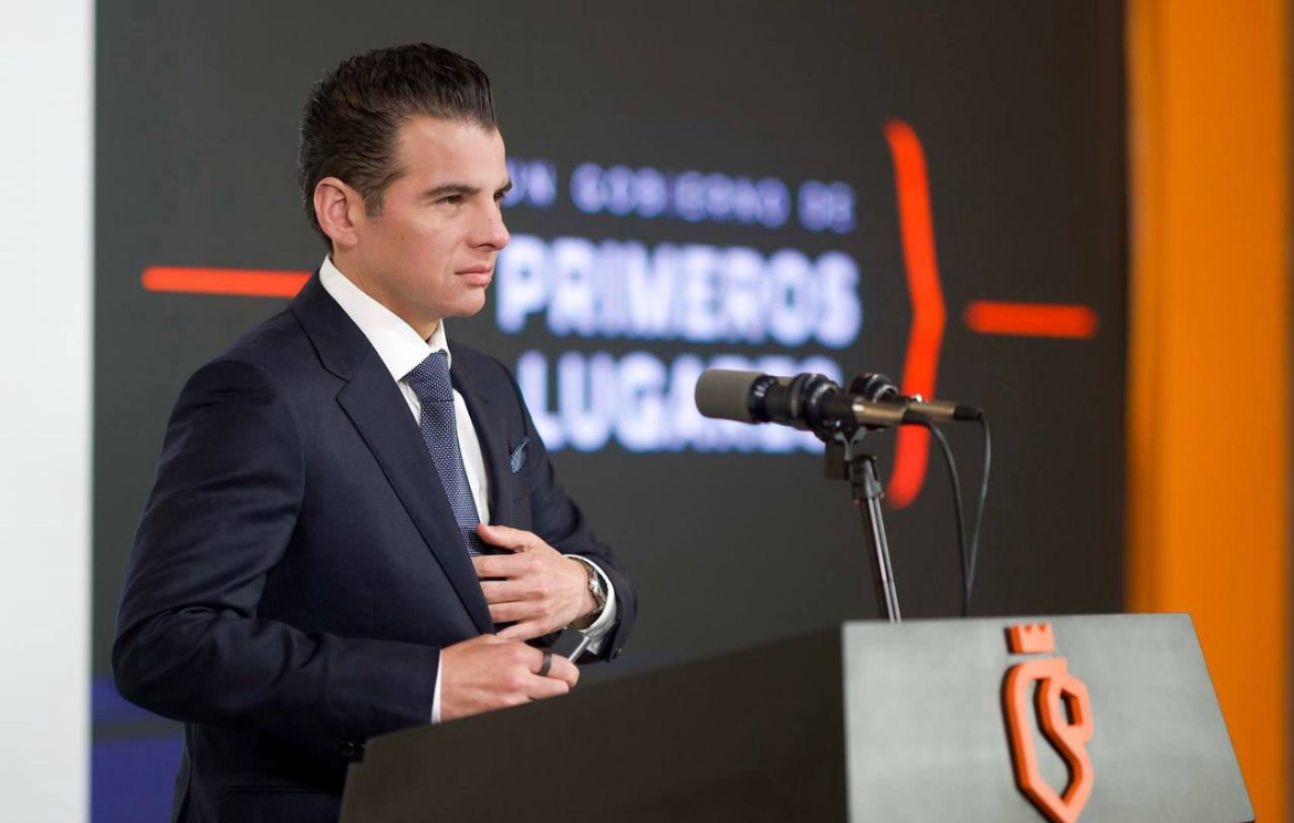 Reconoce Miguel Flores esfuerzos en educación durante 2025