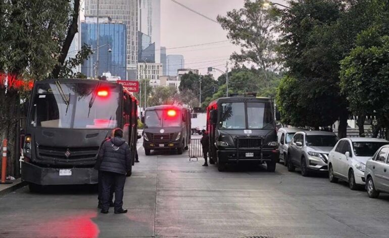 Blindan Senado ante llegada de manifestantes campesinos por análisis de Ley de Aguas
