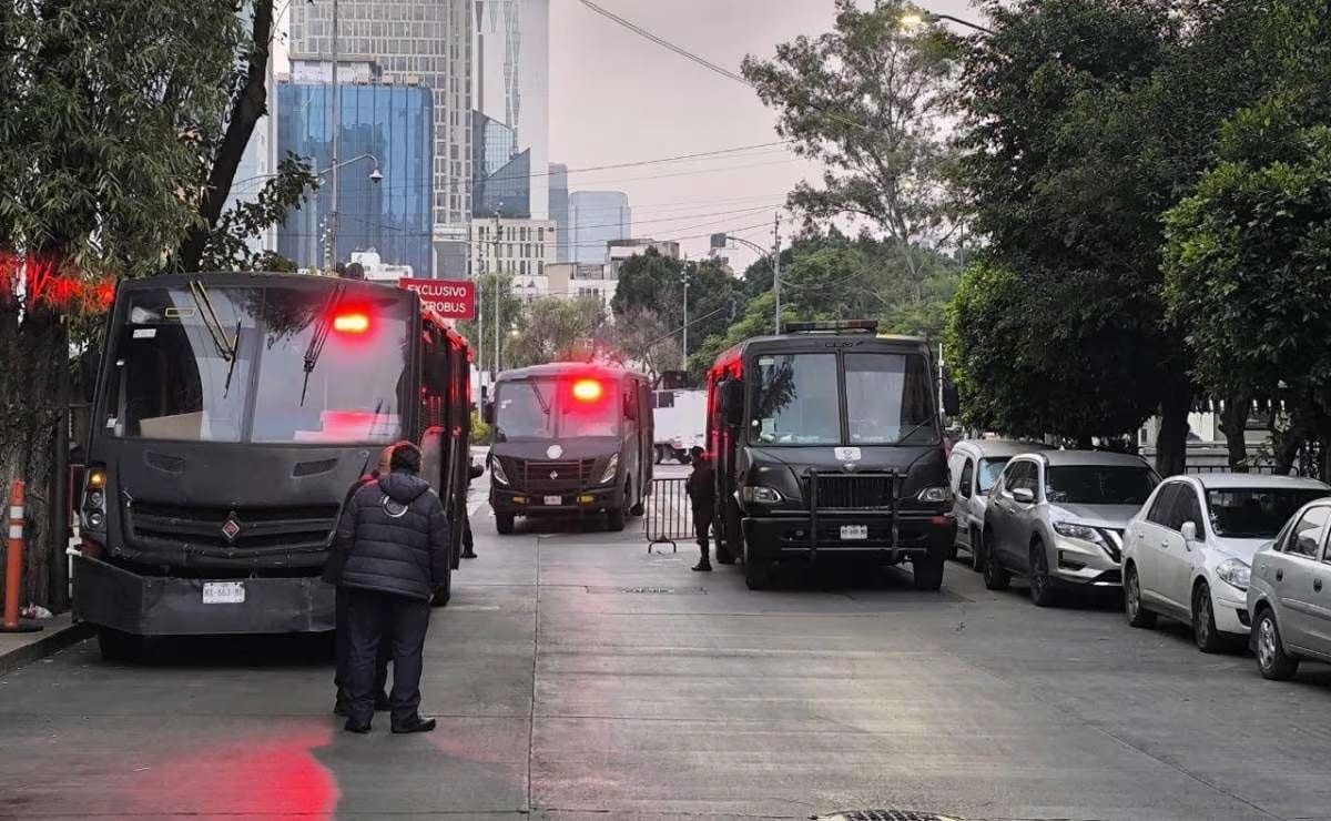 Blindan Senado ante llegada de manifestantes campesinos por análisis de Ley de Aguas