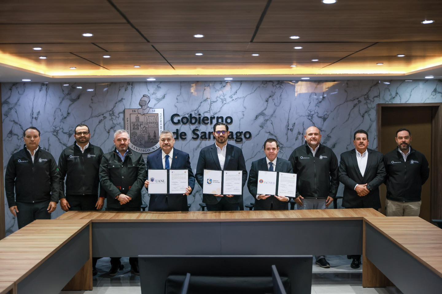 Dona Santiago terreno al HU para construcción de hospital