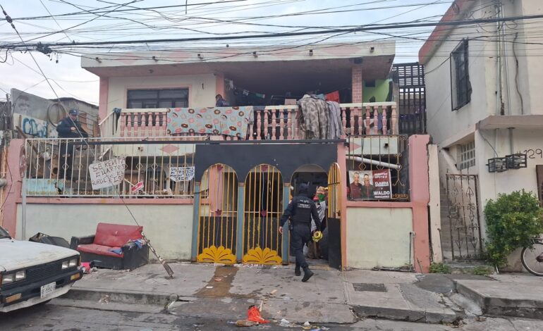 Ejecutan a tres hombres al interior de casa en San Nicolás