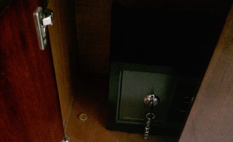 Toda la sagrada familia es pescada cuando cometían robo en dos notarías distintas, al mismo tiempo