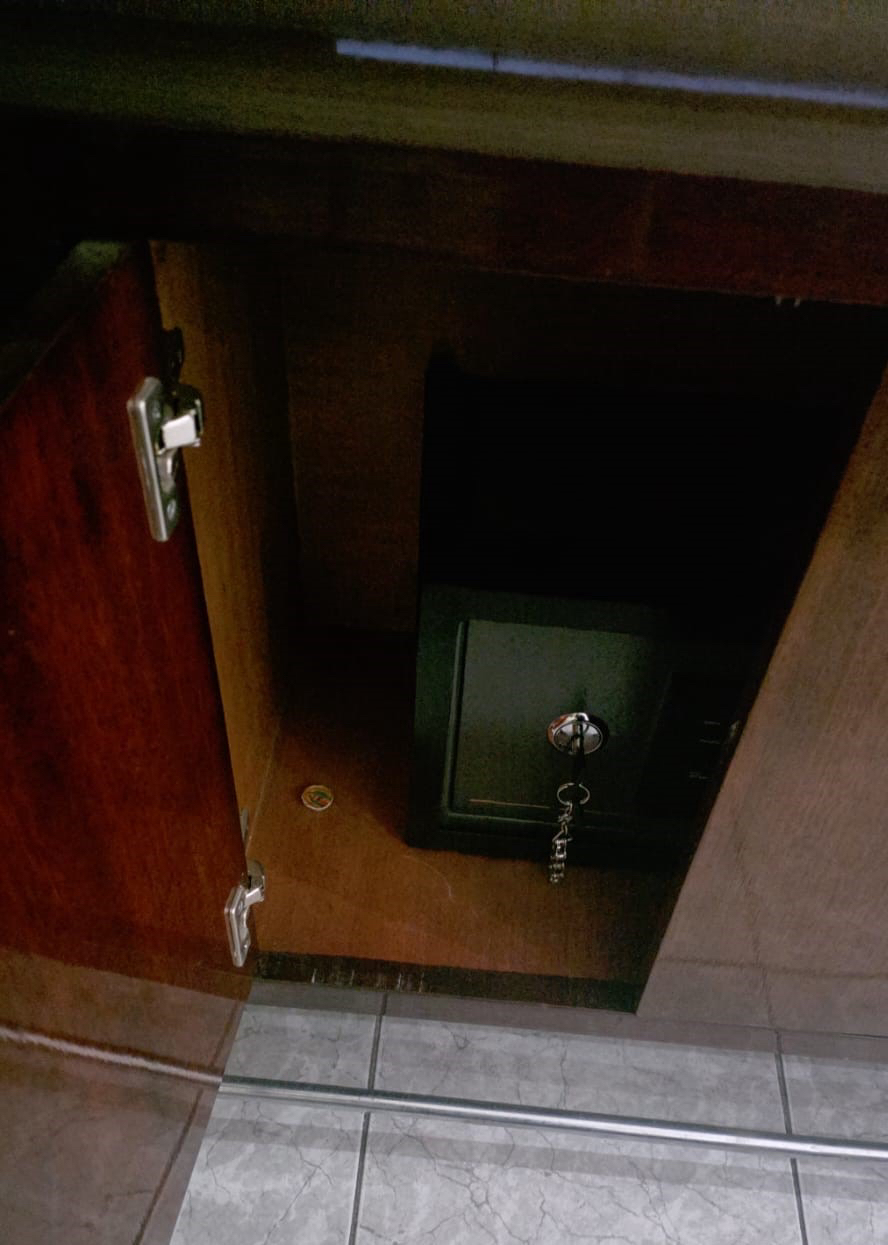 Toda la sagrada familia es pescada cuando cometían robo en dos notarías distintas, al mismo tiempo