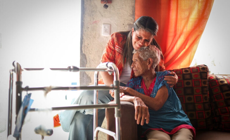 Atiende Igualdad e Inclusión a más de 23 mil personas con aparatos de movilidad, auditivos y lentes graduados en NL