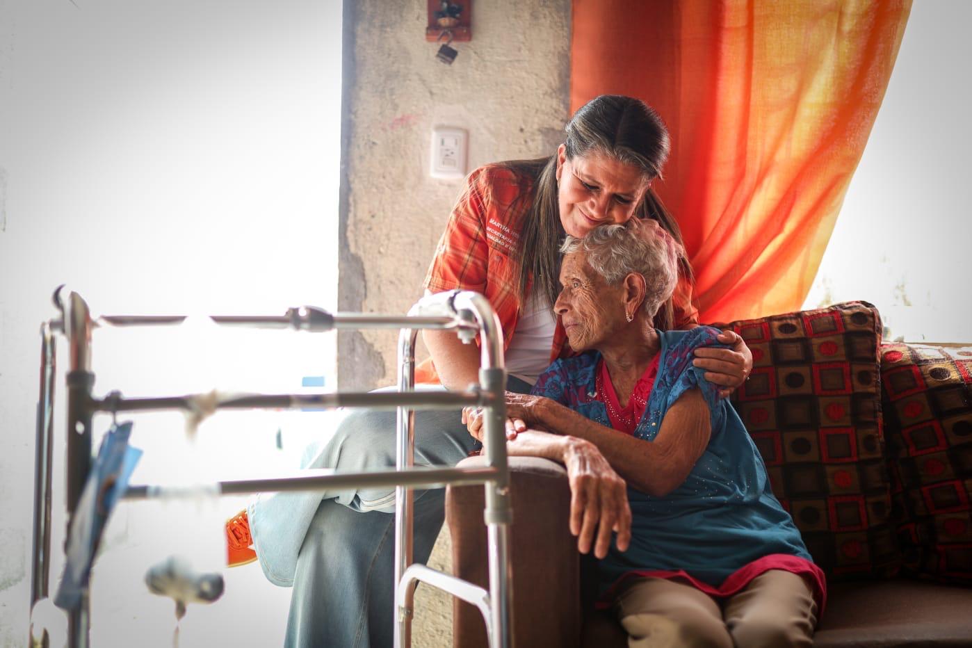 Atiende Igualdad e Inclusión a más de 23 mil personas con aparatos de movilidad, auditivos y lentes graduados en NL