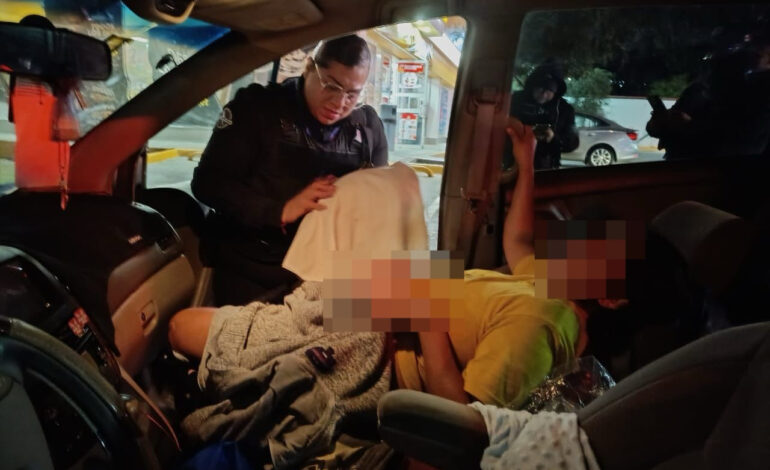El chamaco vio la luz primera en manos de una heroica policía de Monterrey