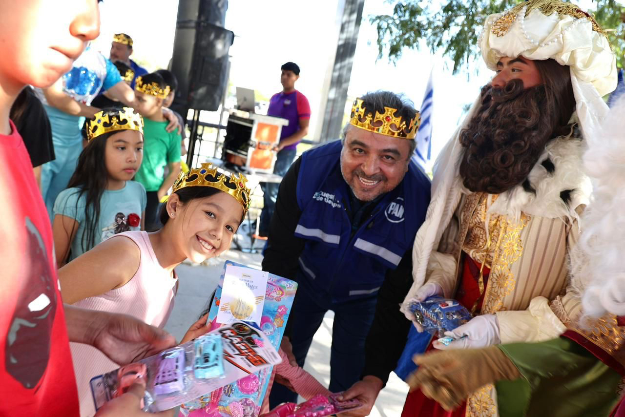 Lleva Víctor Pérez jornadas de convivencia a colonias de Santa Catarina