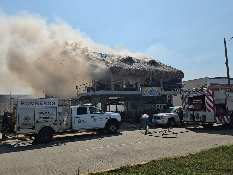 Malandros lanzan bombas molotov a restaurante en Coatzacoalcos, Veracruz