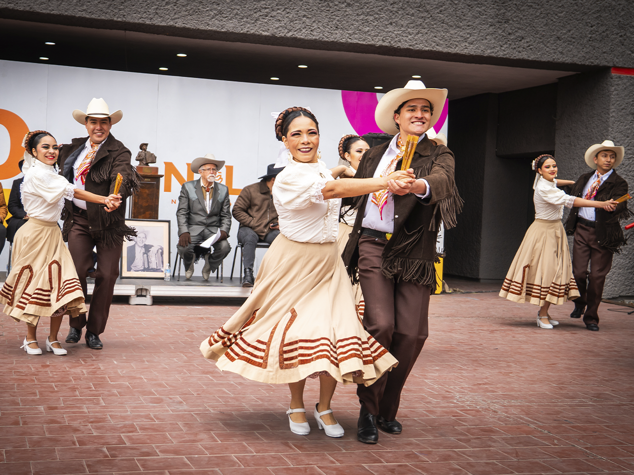 Se quitan el frío al ritmo de Antonio Tanguma