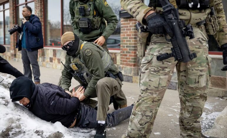 Invocaría Trump «Ley de Insurrección» en Minnesota si persisten ataques al personal de ICE