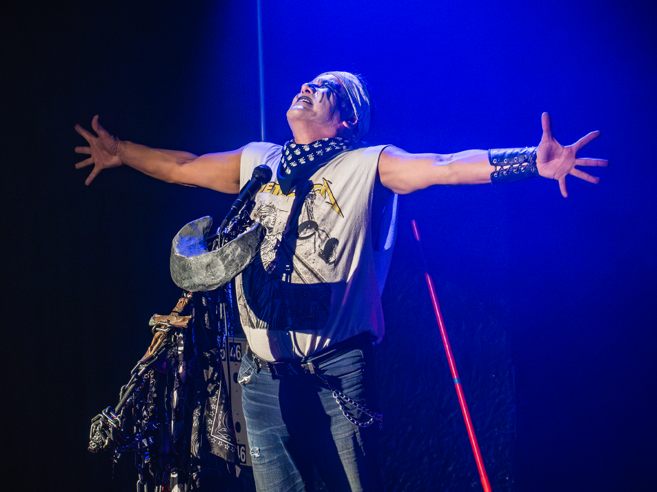 Hace Percha Teatro un entrañable viaje a la nostalgia con «Metalero»