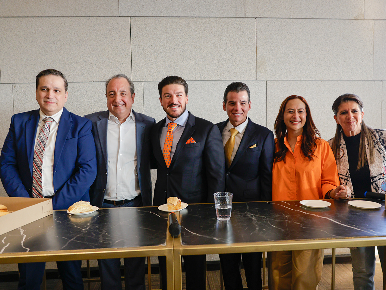 Presenta Samuel García a Ulises Carlín como Encargado de la Tesorería ante Gabinete Estatal