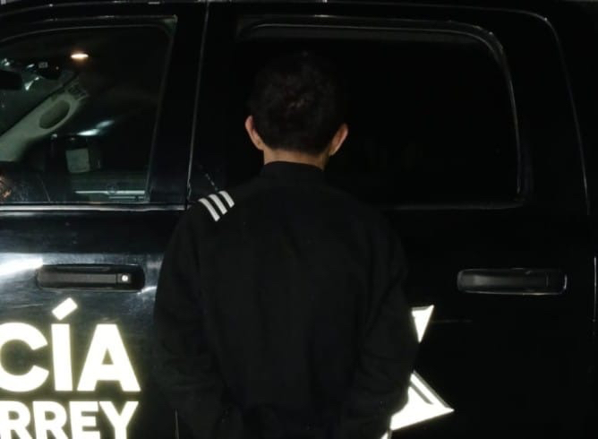 ¡Muchacho jijo!… con una resortera le metió una pedrada en la frente al policía