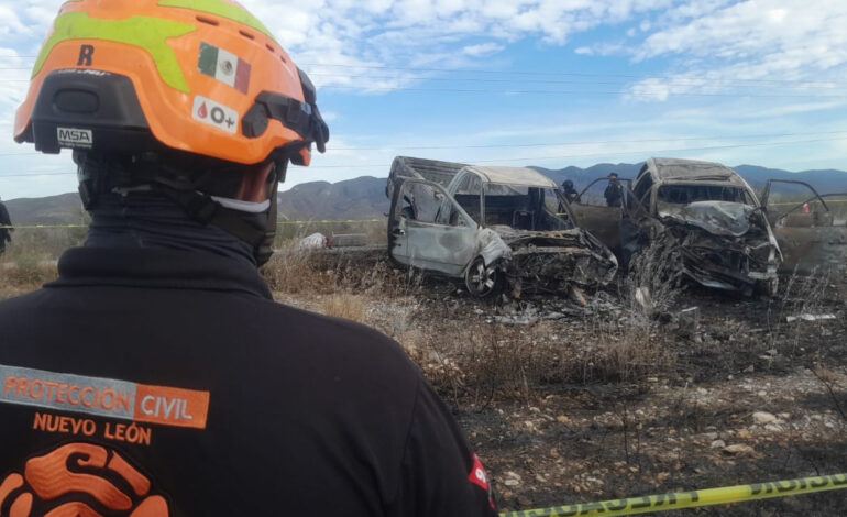 Tragedia de Año Nuevo: Vehículos chocan y se incendian en Lampazos: 2 fallecidos y 9 heridos