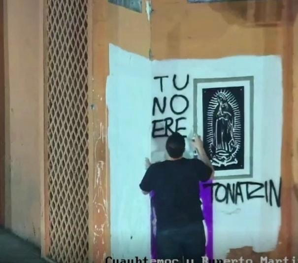 VIDEO lo capta cuando grafitea en contra de la Virgen… ¡y le cae la ley!