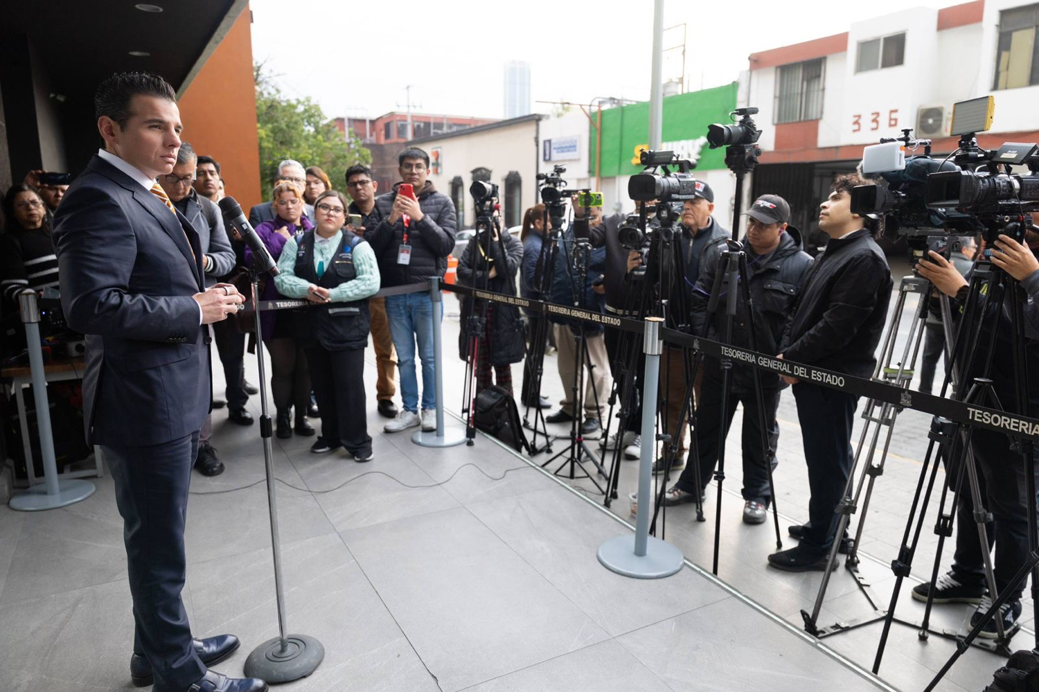 Mike Flores refrenda disposición al diálogo con el Poder Legislativo