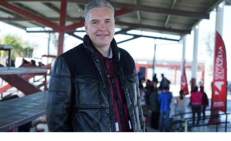 ¡Hay de encuestas a encuestas!: Critica Waldo sondeo mostrado por Gobernador