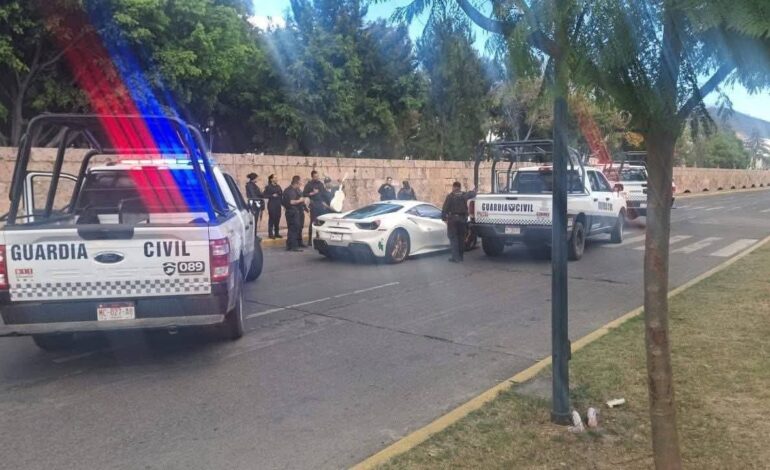 Traía un Ferrari «perrón» en calles de Morelia con calcas de San Judas … fue robado en EU