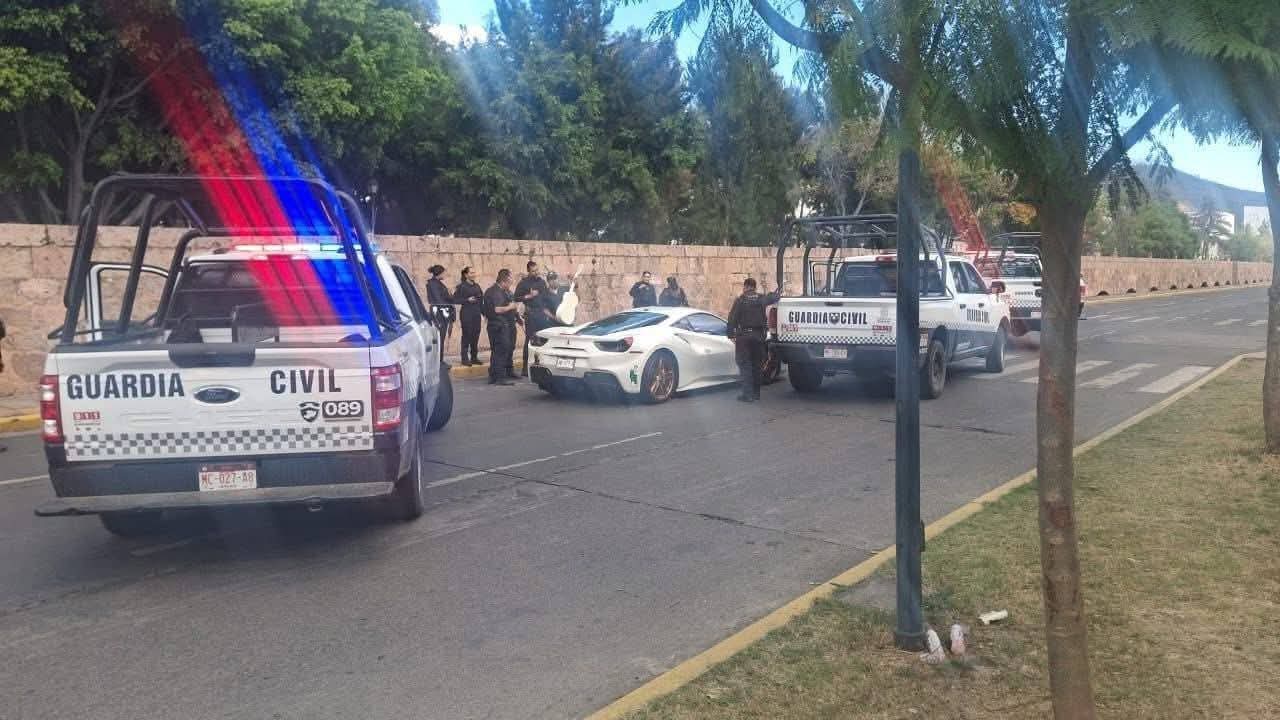 Traía un Ferrari «perrón» en calles de Morelia con calcas de San Judas … fue robado en EU