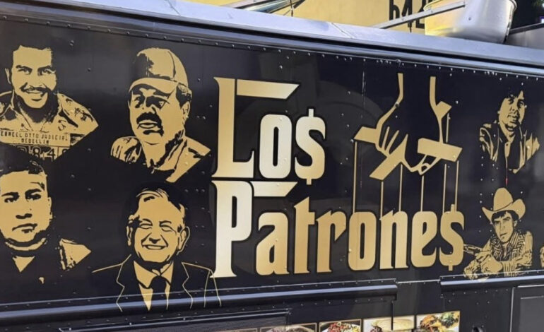 AMLO comparte un mural junto al Mencho, el Chapo y Pablo Escobar
