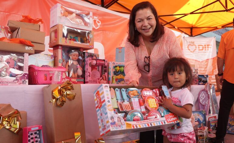 DIF NL entrega más de mil juguetes a niñas y niños de Monterrey en el Día de Reyes